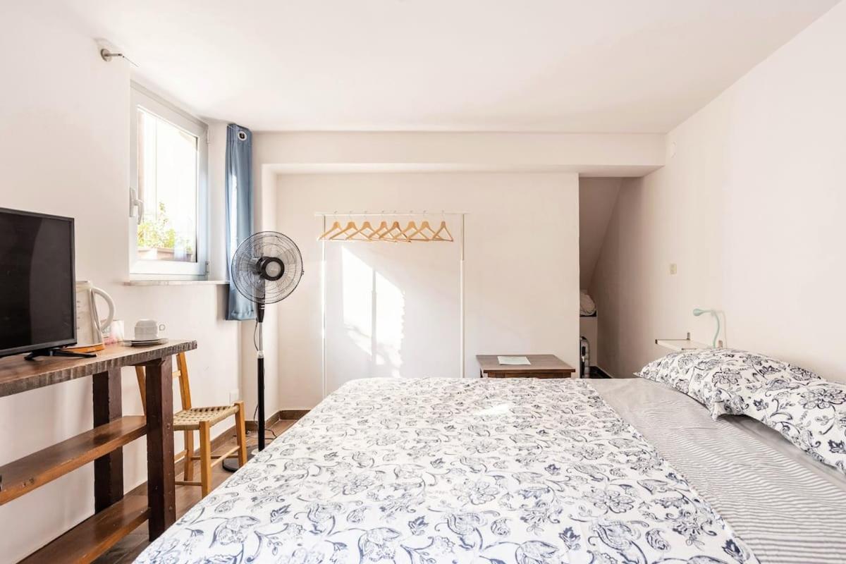 Home Rising Sun - Rooms With Private Bathrooms カターニア エクステリア 写真