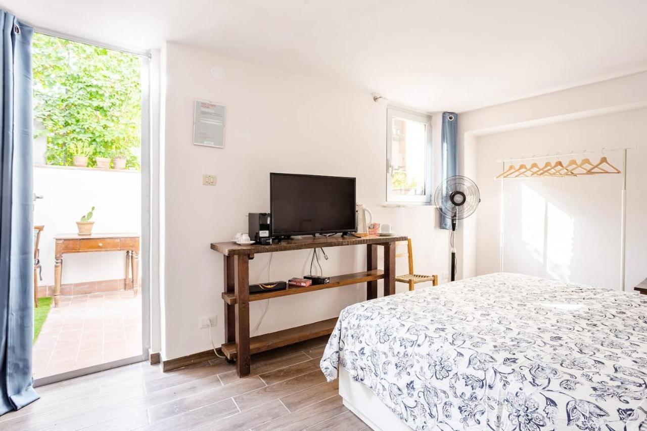 Home Rising Sun - Rooms With Private Bathrooms カターニア エクステリア 写真