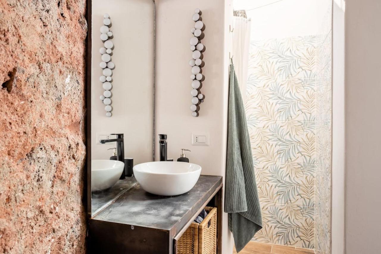 Home Rising Sun - Rooms With Private Bathrooms カターニア エクステリア 写真